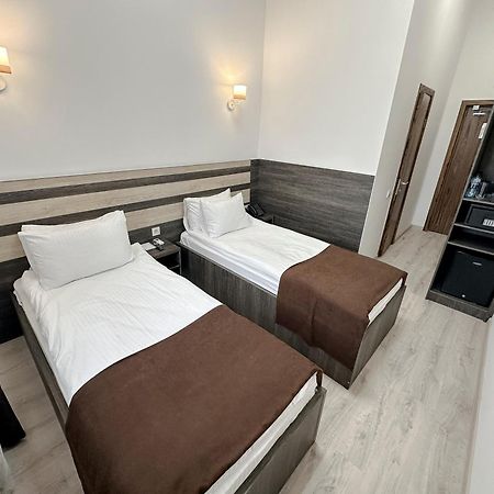 Infinity Plaza Hotel Atyraū Eksteriør billede