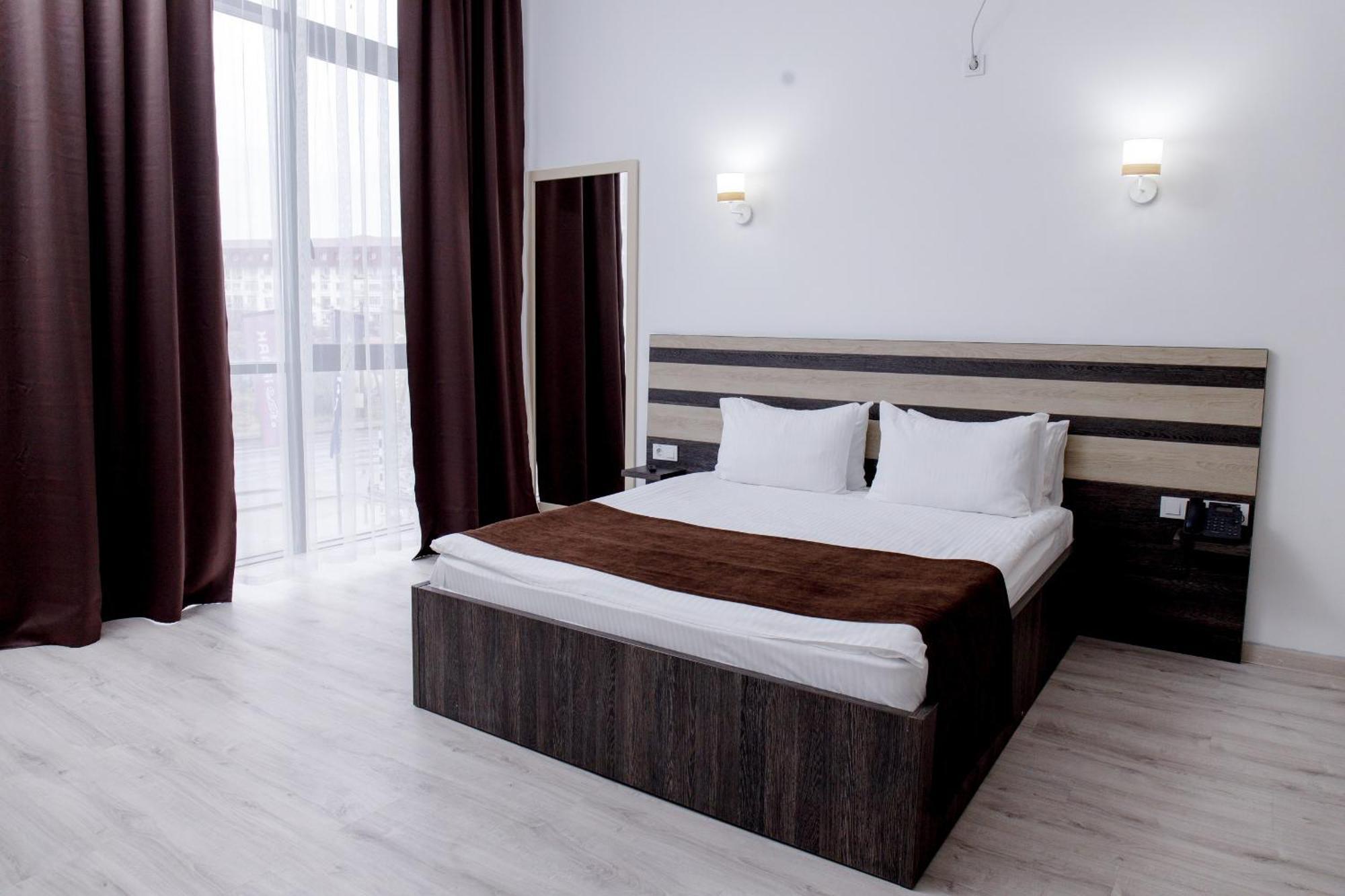 Infinity Plaza Hotel Atyraū Eksteriør billede