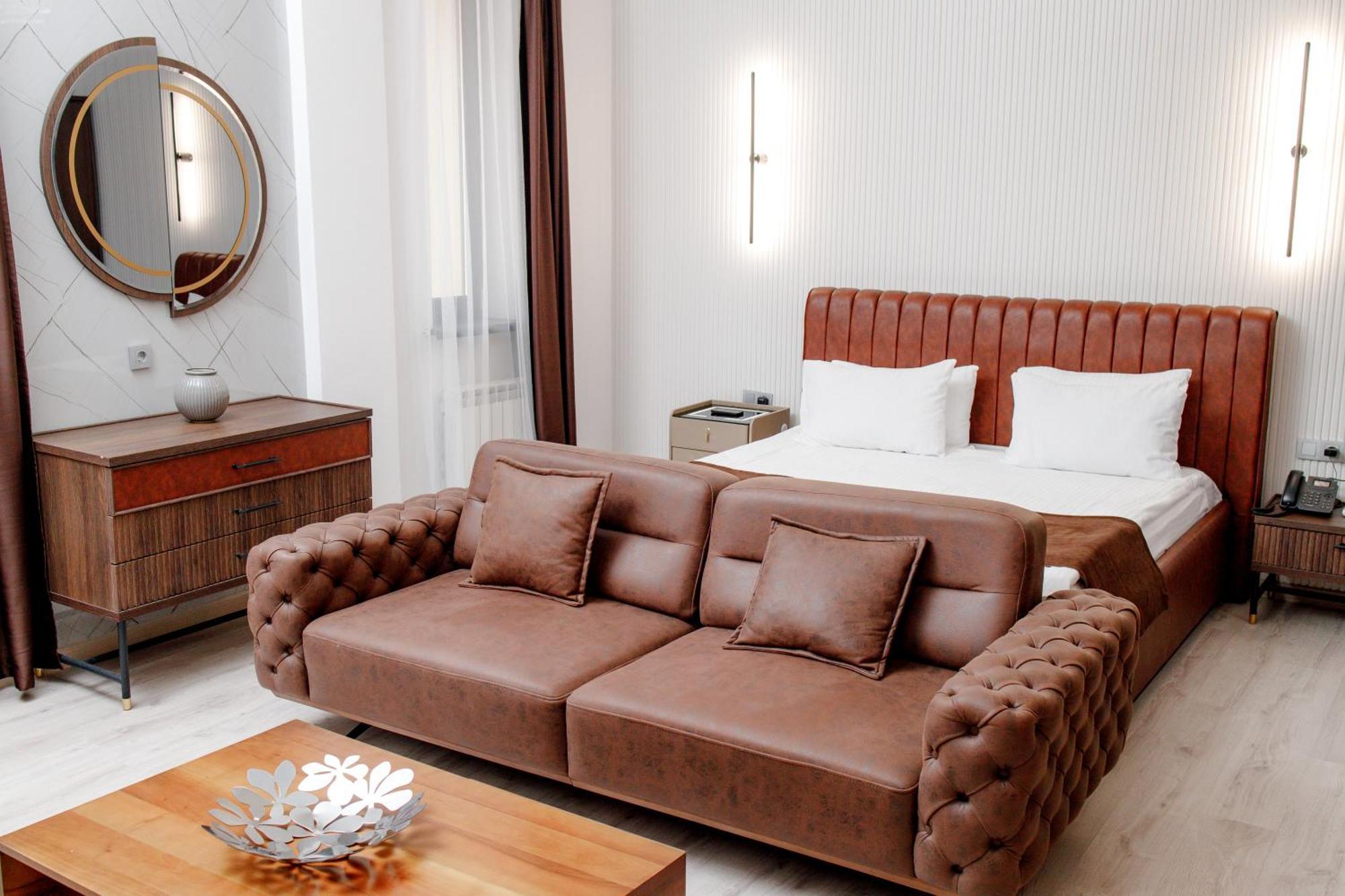 Infinity Plaza Hotel Atyraū Eksteriør billede