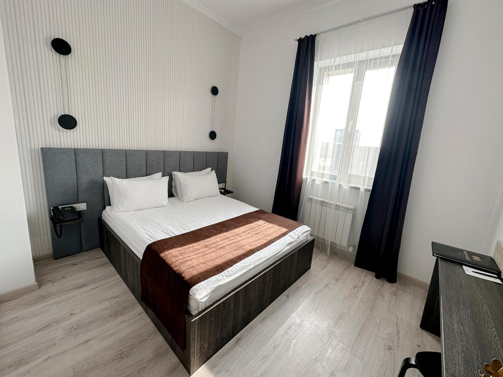 Infinity Plaza Hotel Atyraū Eksteriør billede