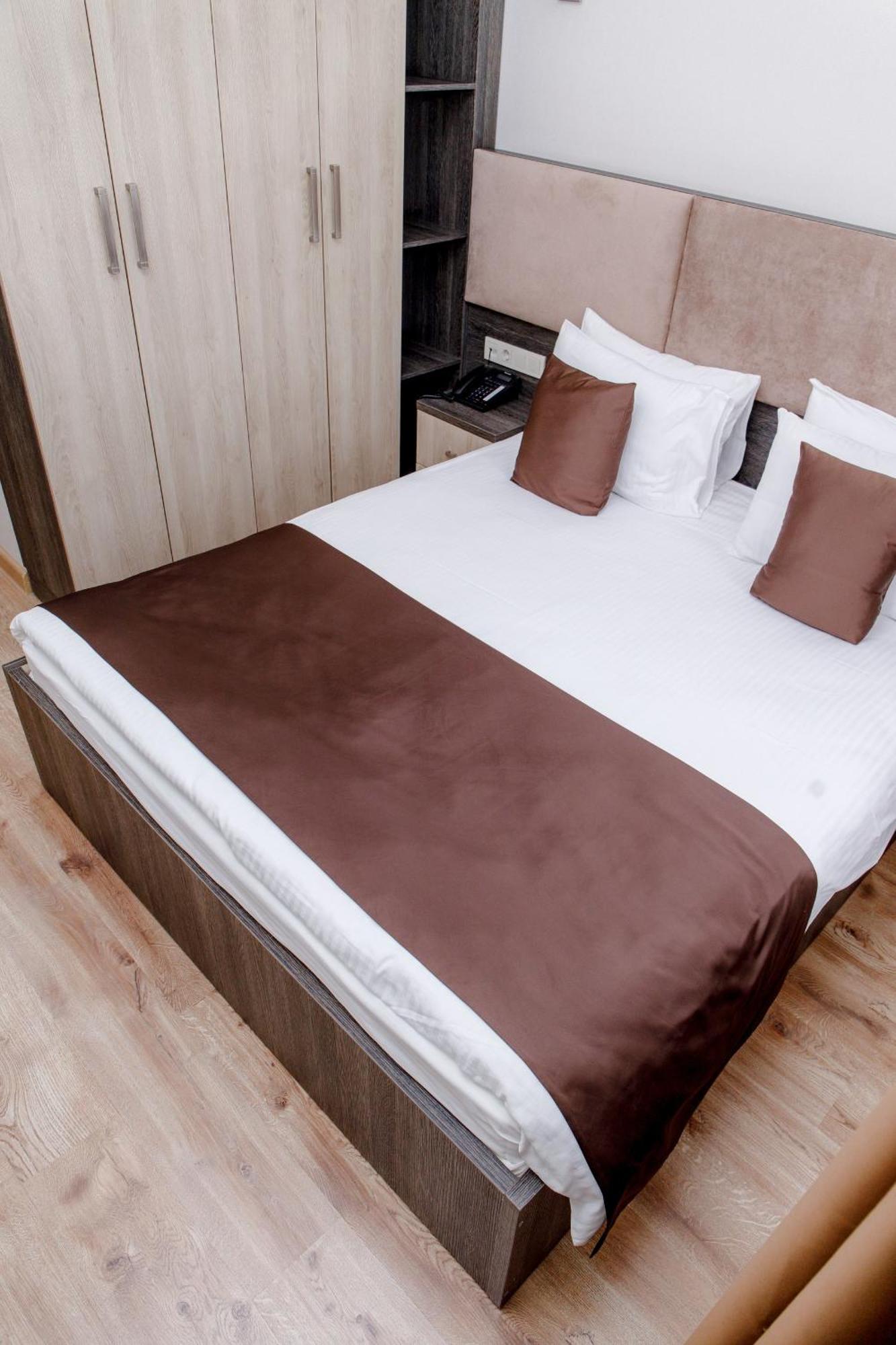 Infinity Plaza Hotel Atyraū Eksteriør billede
